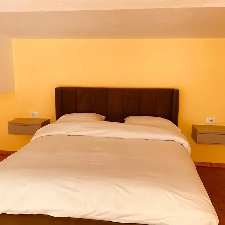 Bed & Breakfast Auto Tana